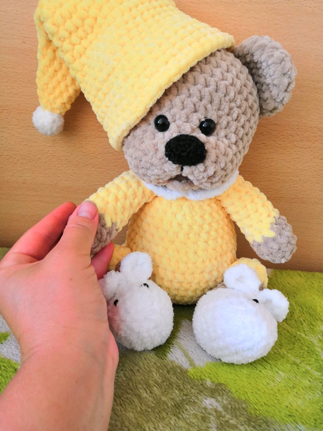 Мишка из плюшевой пряжи