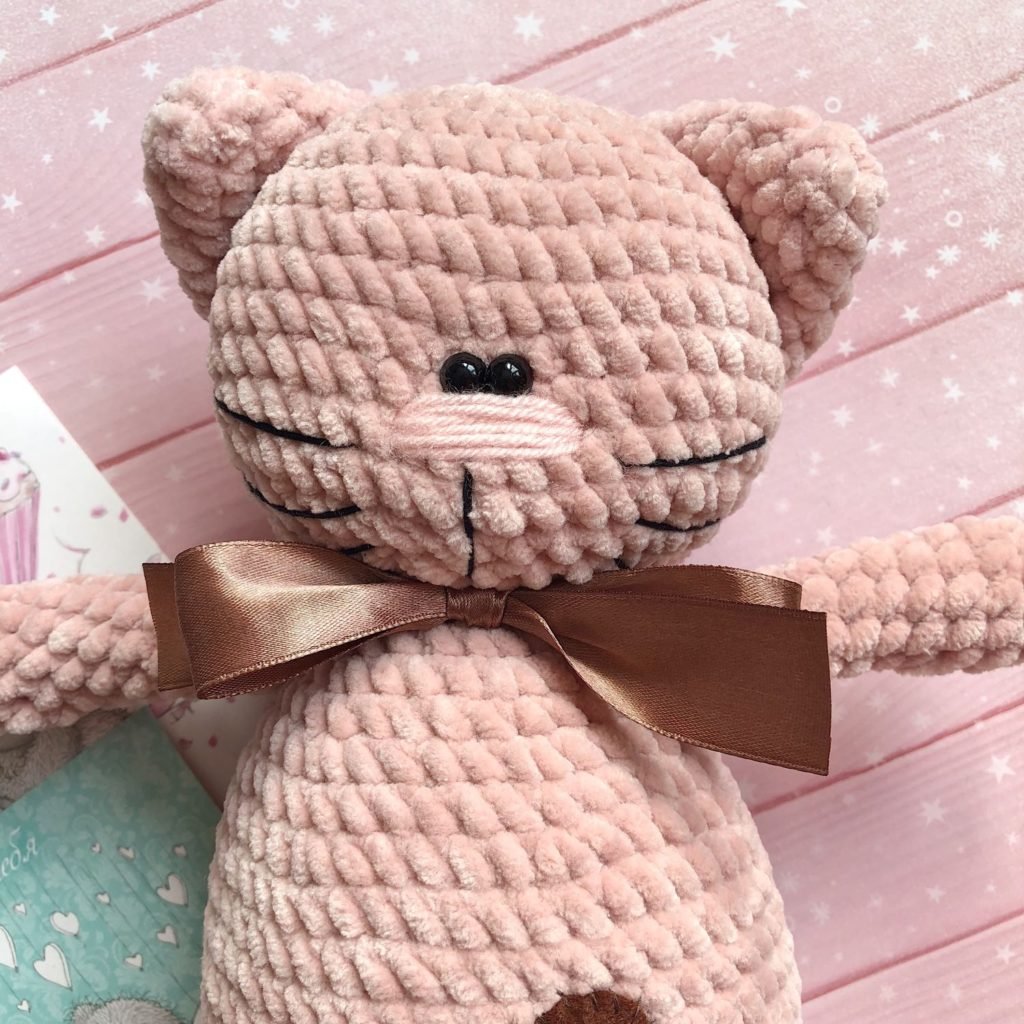 Модные игрушки крючком из плюшевой пряжи