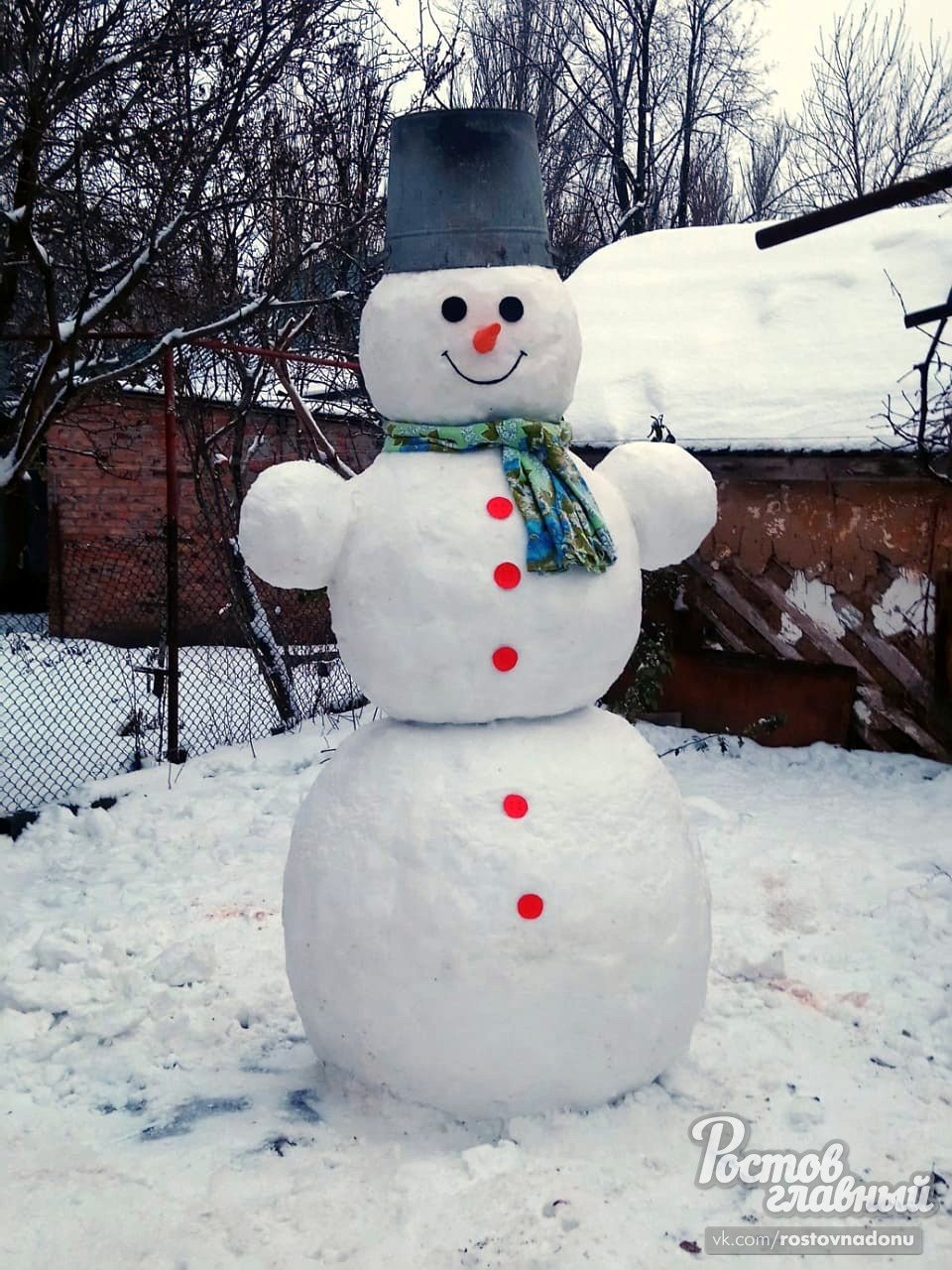 Снеговик слепленный