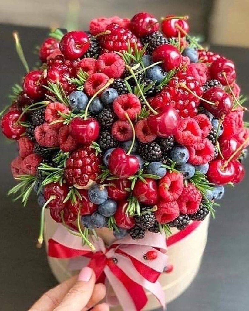 Ягодно-Цветочная композиция