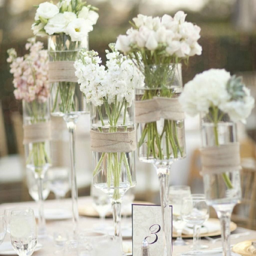 Вазы с цветами на свадебный стол