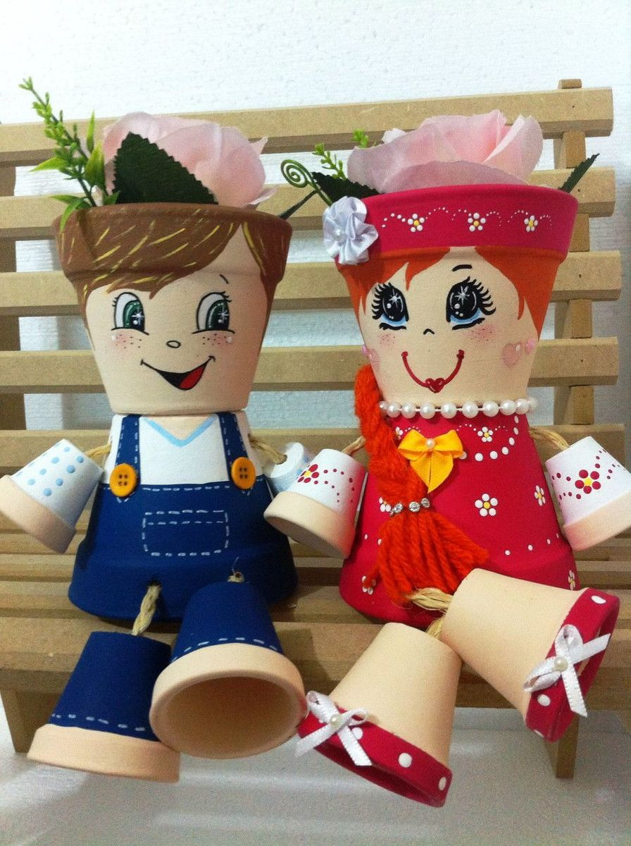 Клумба из глиняных горшков