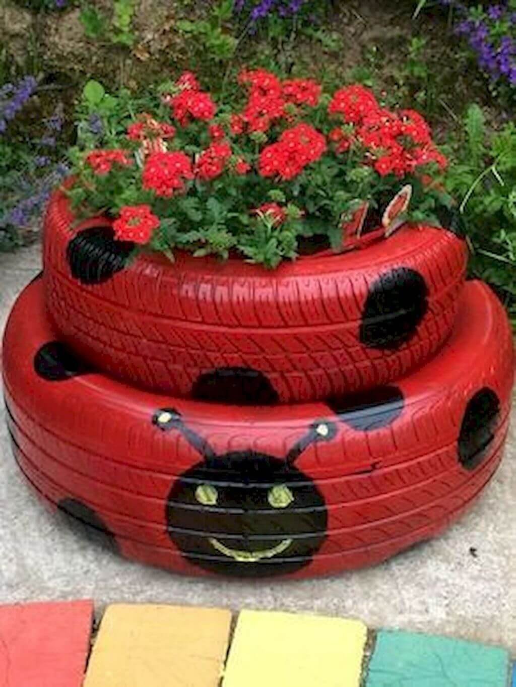 Цветник из шин