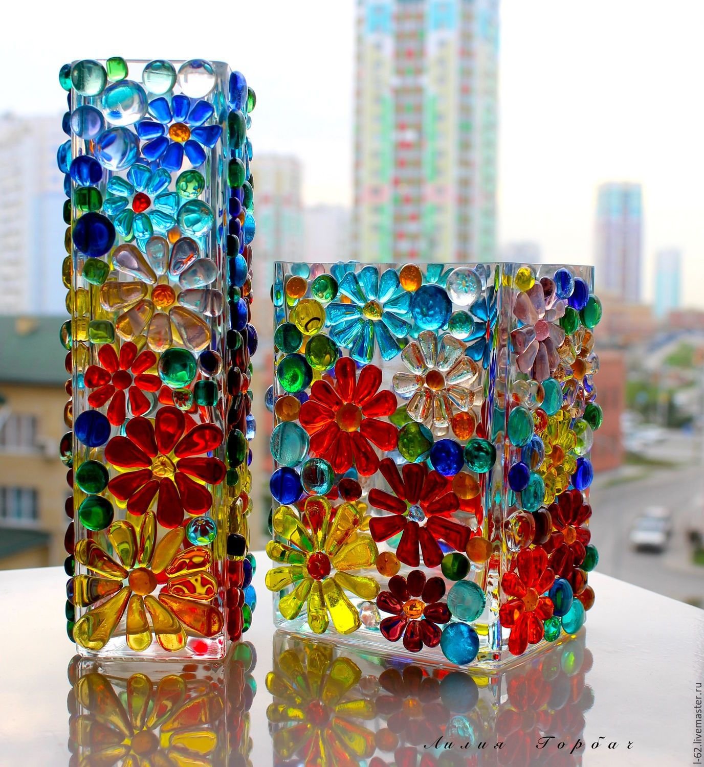 Декоративные стеклянные камни для интерьера (56 фото)