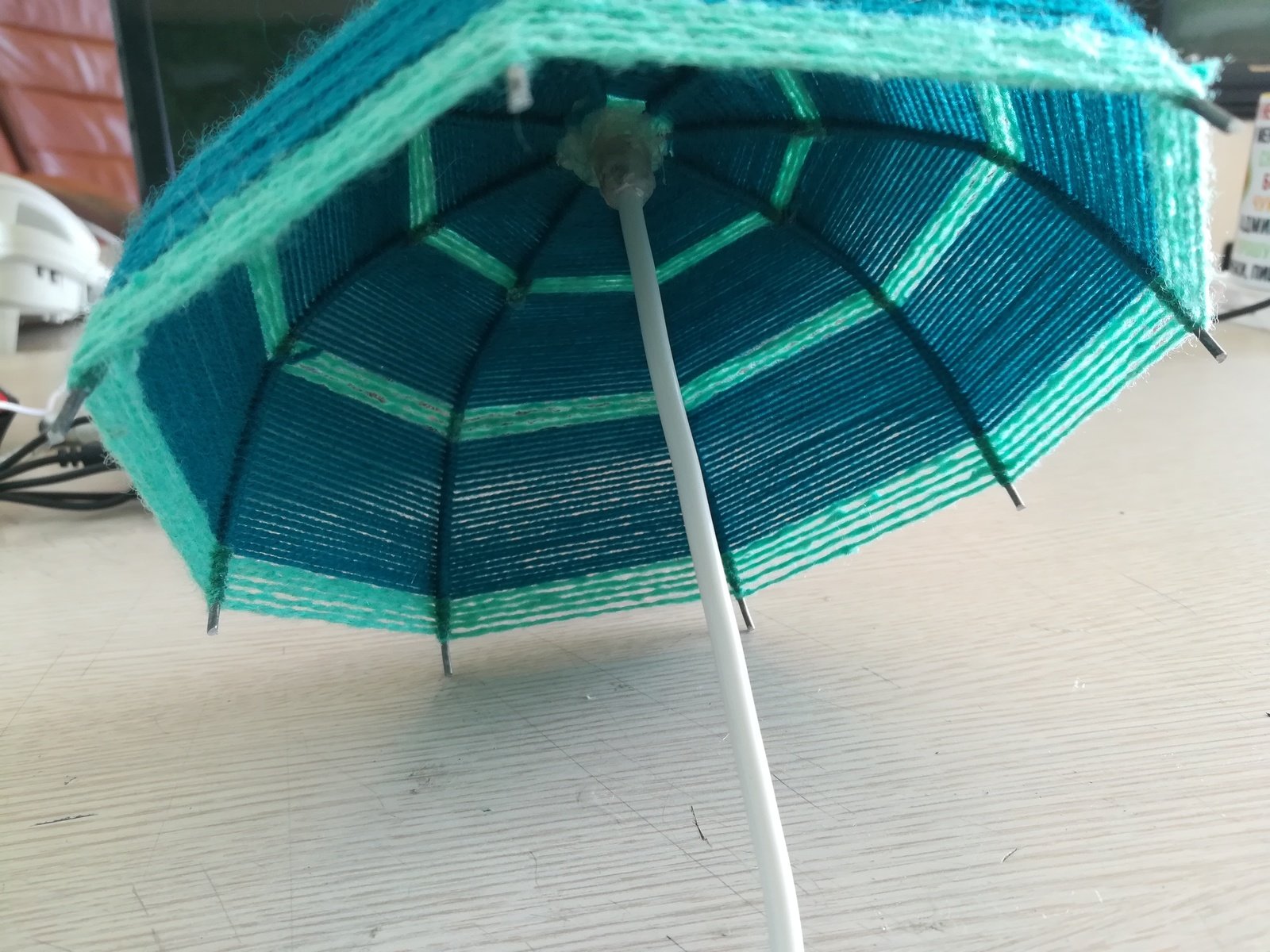 Мастер класс зонтик. Поделка зонтик. Зонт для куклы. Зонтик из пряжи.