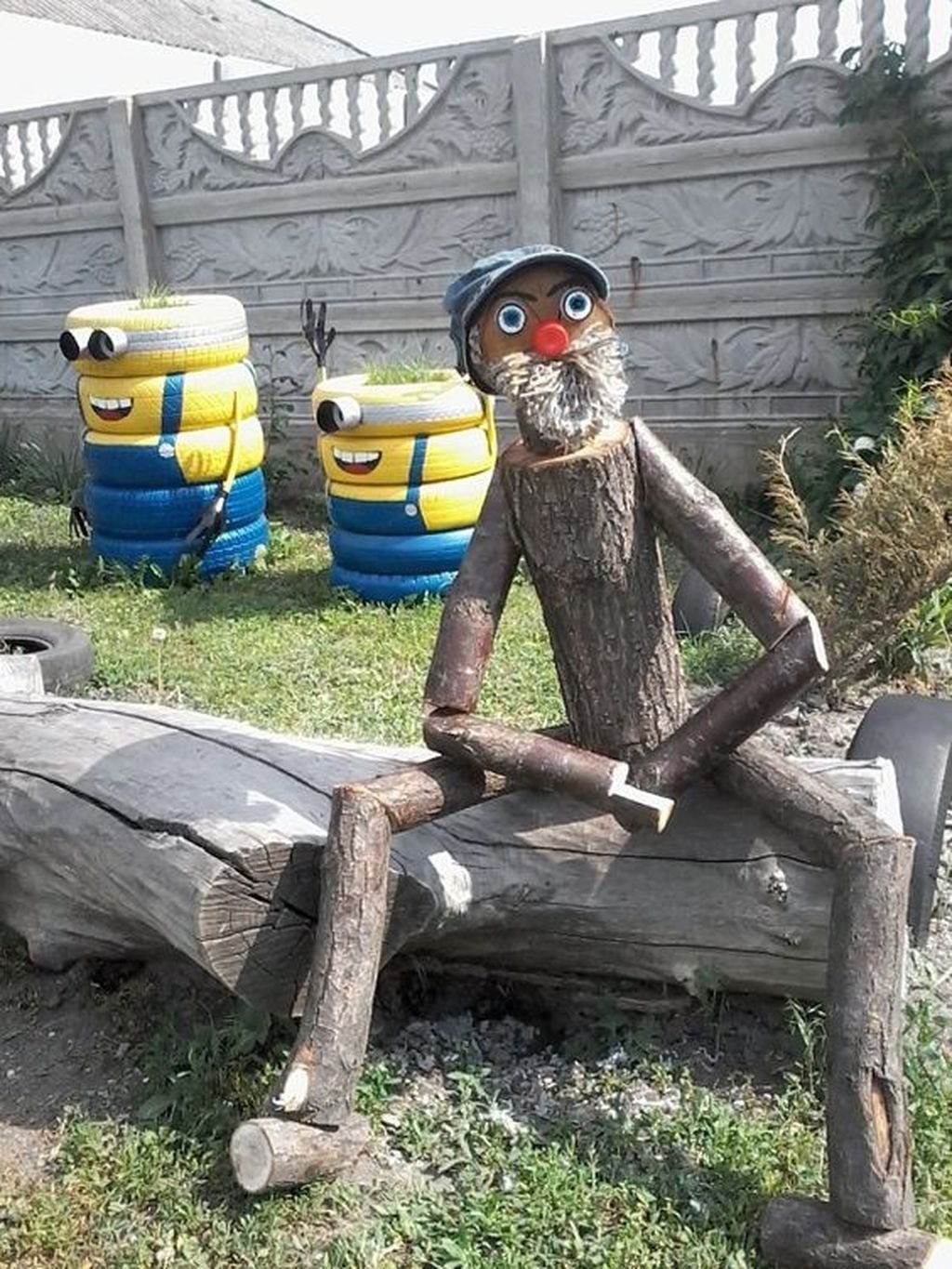 Фигурки из бревен