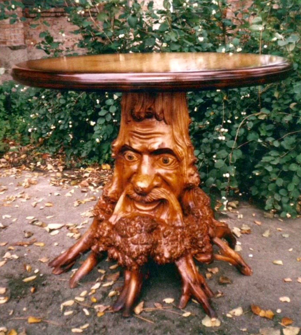 Столик из пня