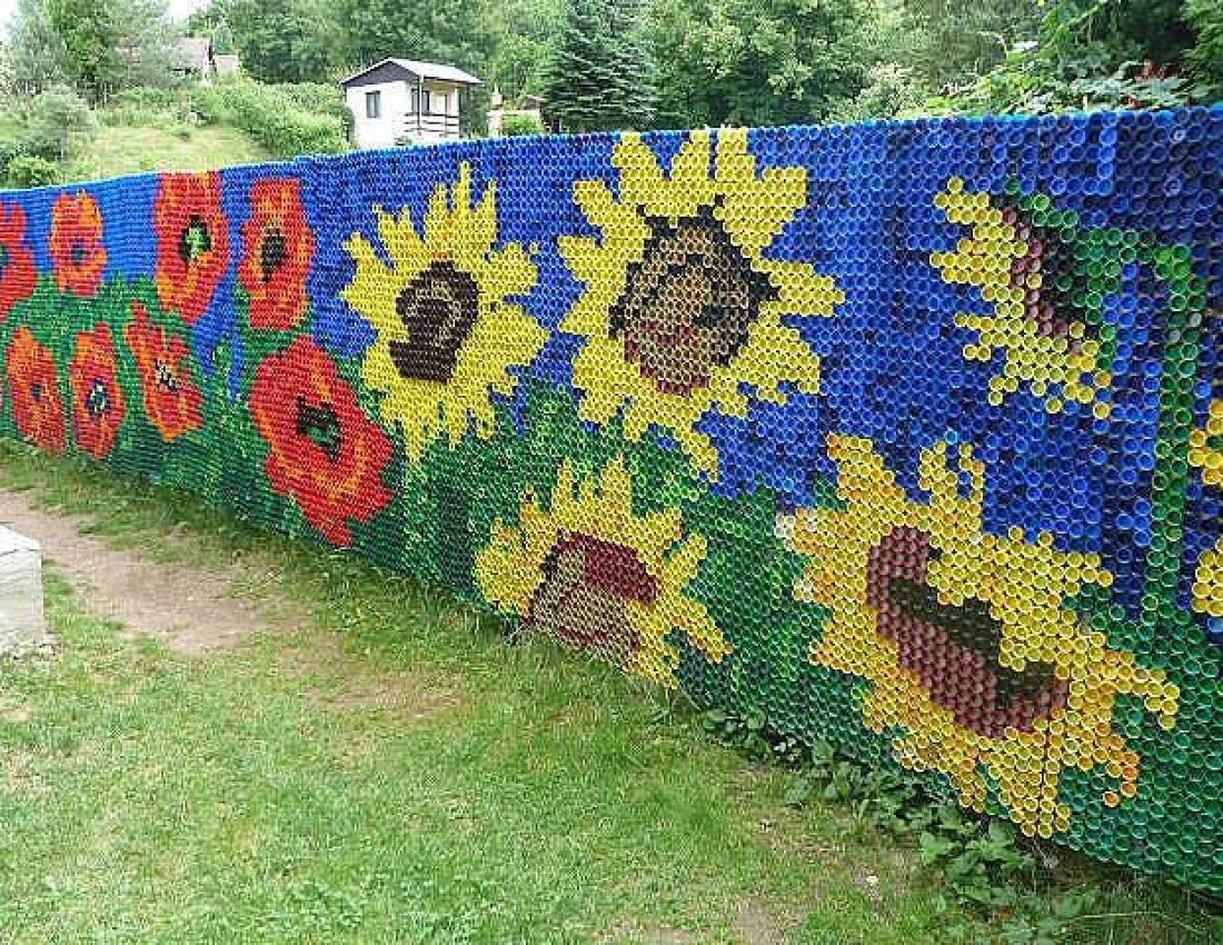 Забор из пластиковых бутылок