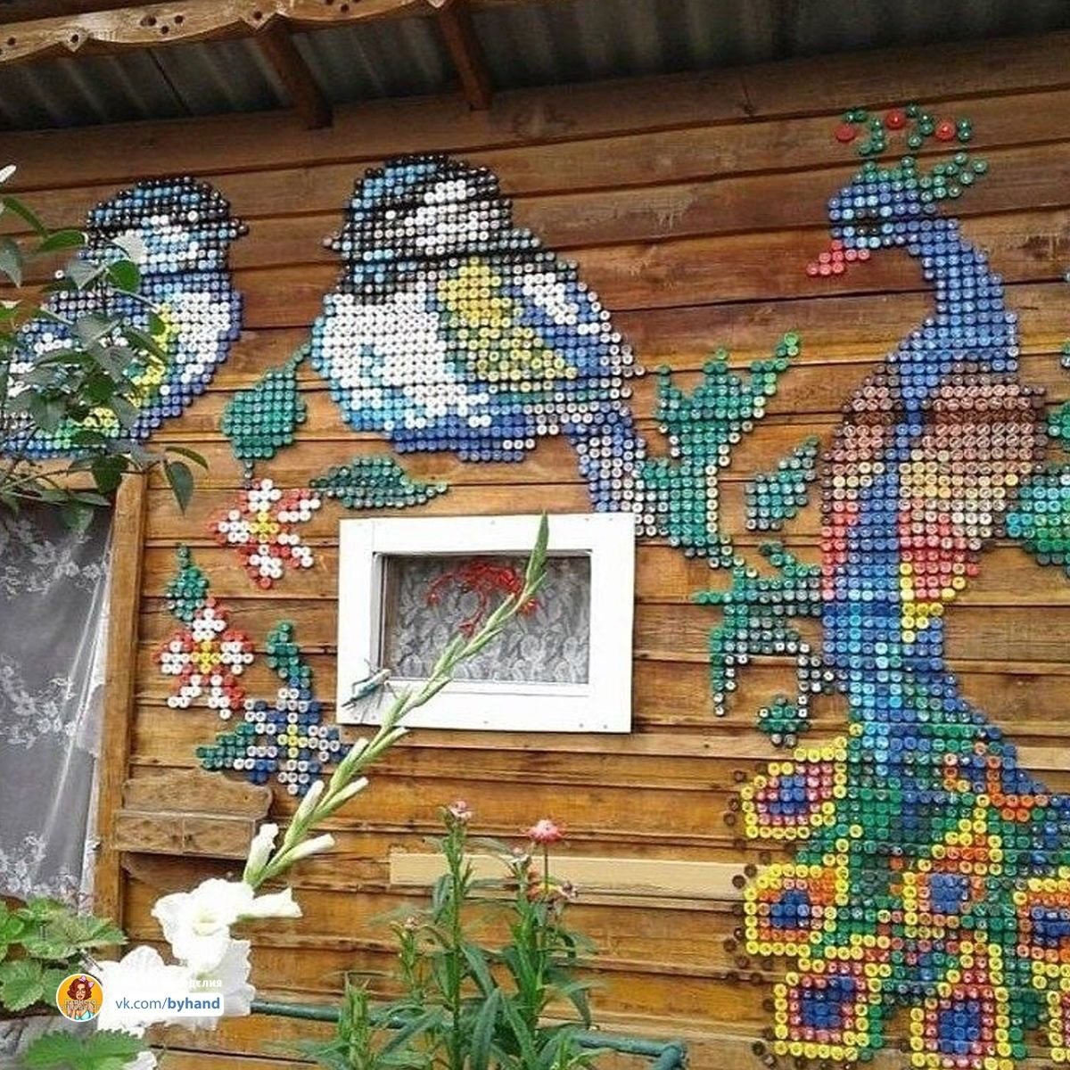 Мозаика из пластмассовых пробок