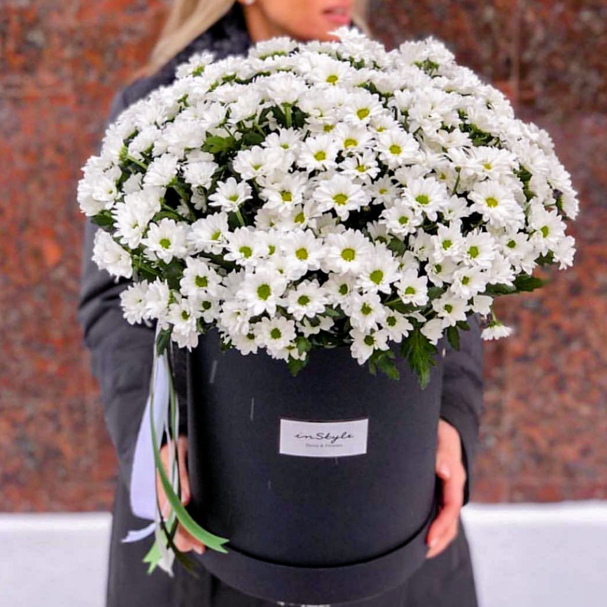 Хризантемы в черной коробке