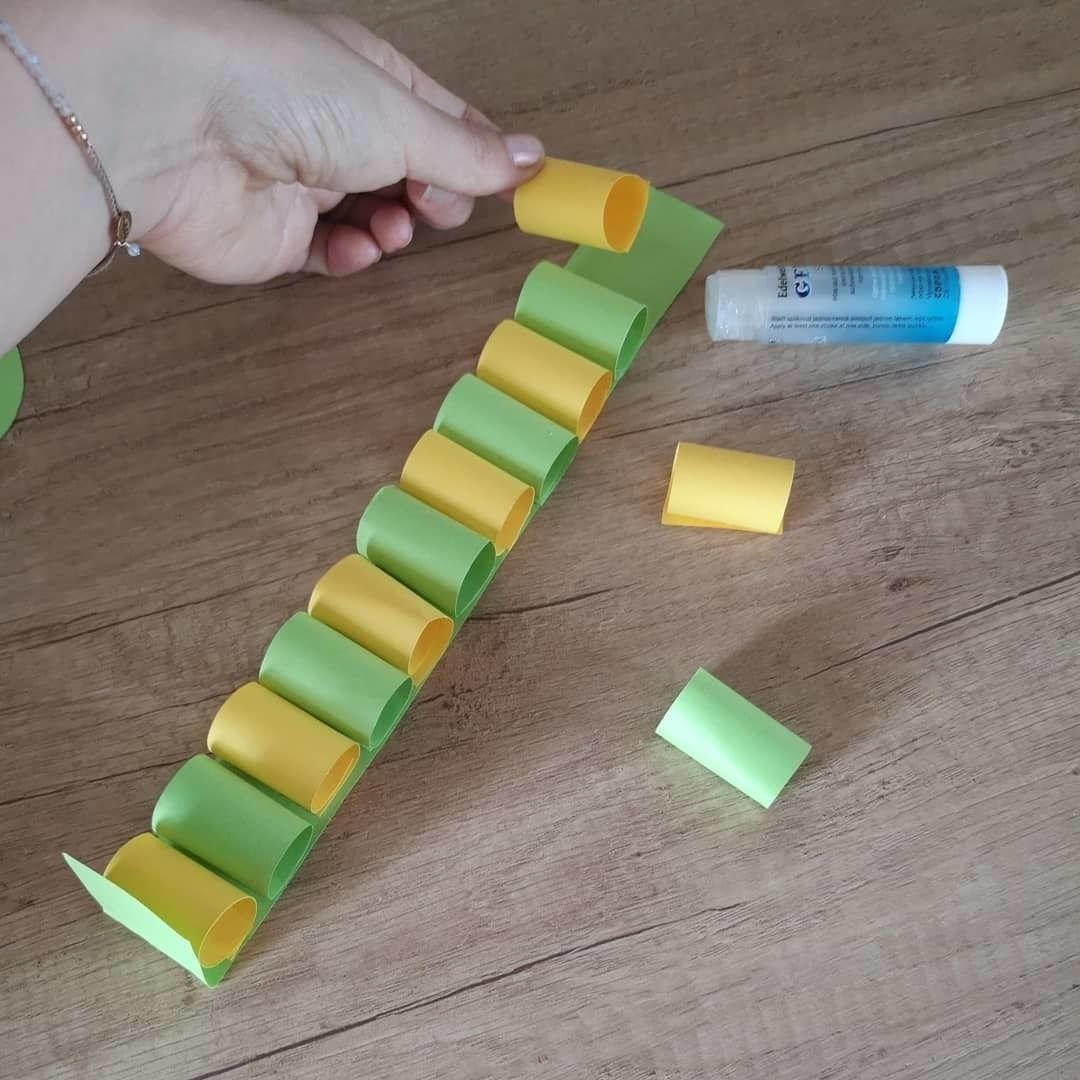 Поделка гусеница