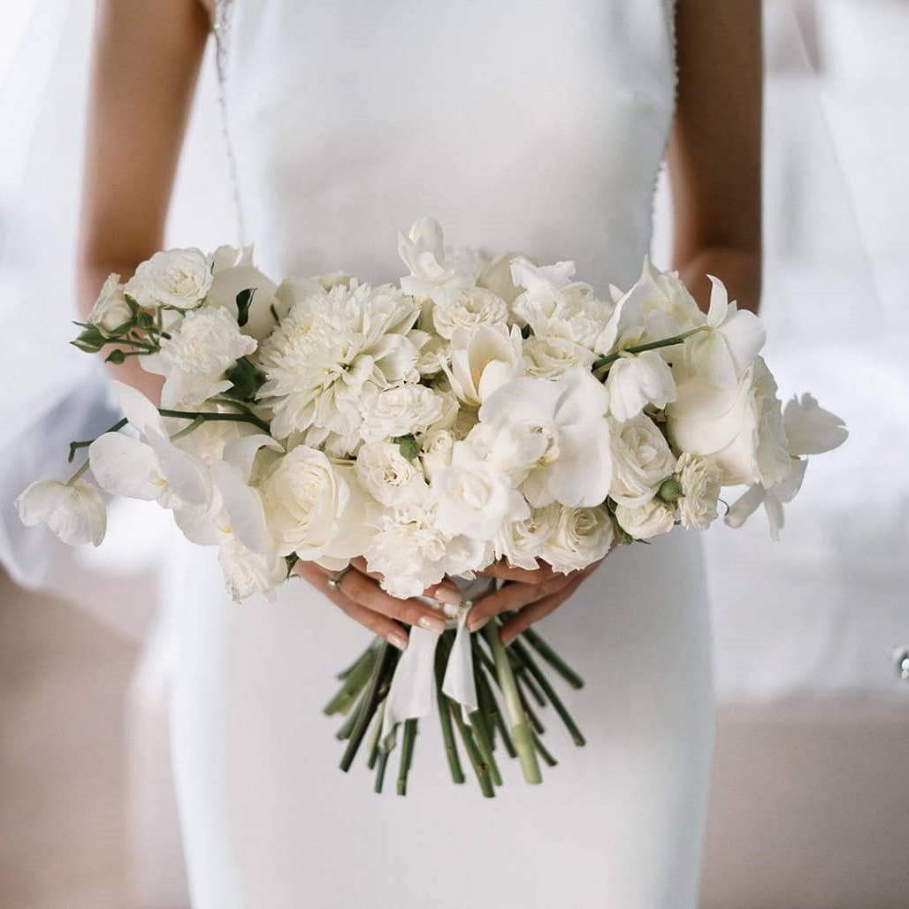 Свадебный букет в белом цвете