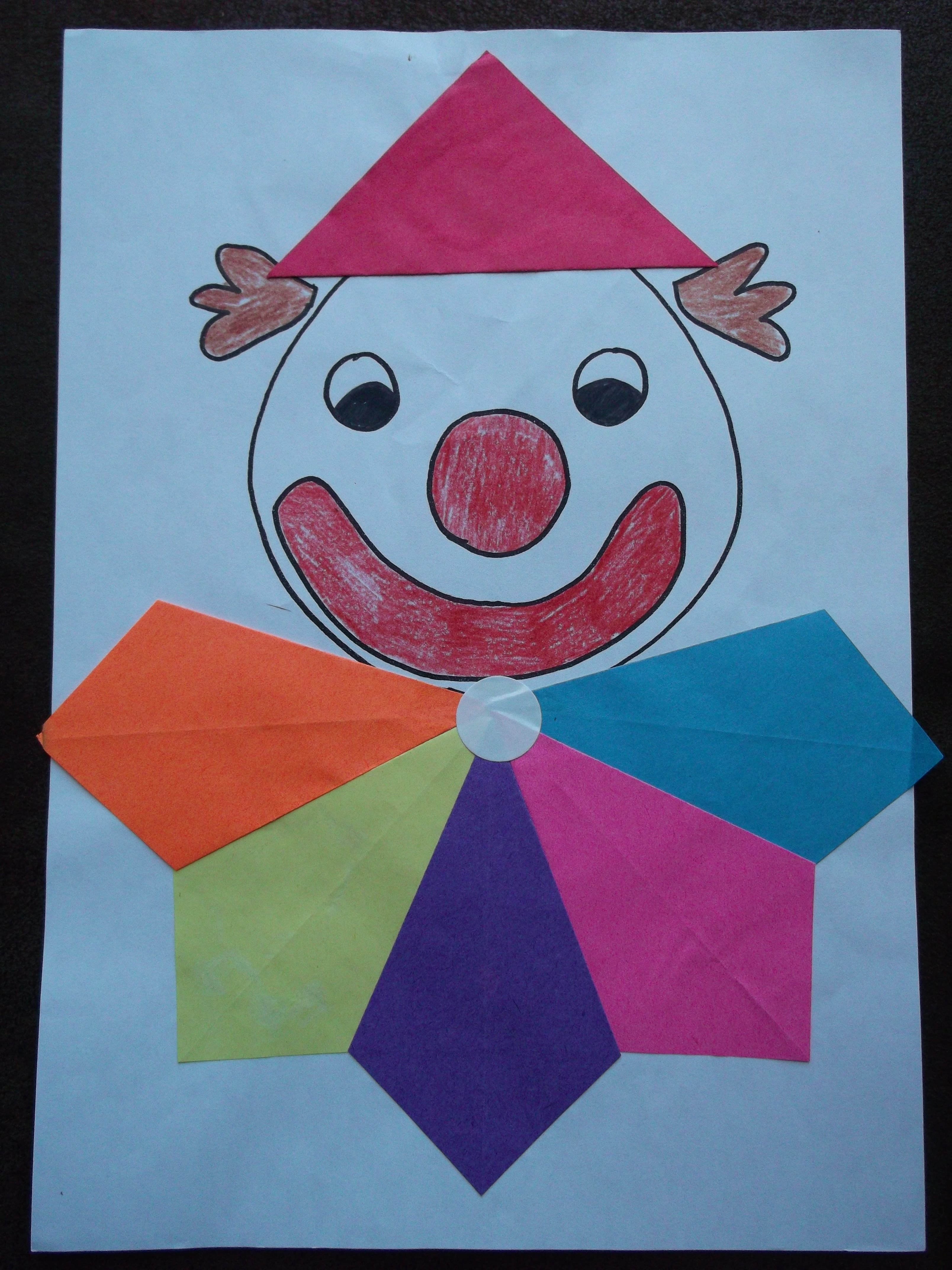 Аппликация клоун средняя. Поделка клоун. Поделка клоун из цветной бумаги. Клоун аппликация для детей. Аппликация клоун средняя группа.