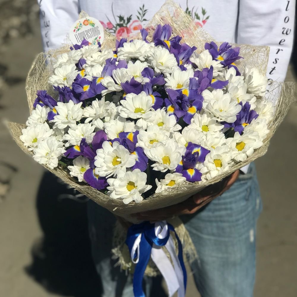 Букет ирисы и хризантемы