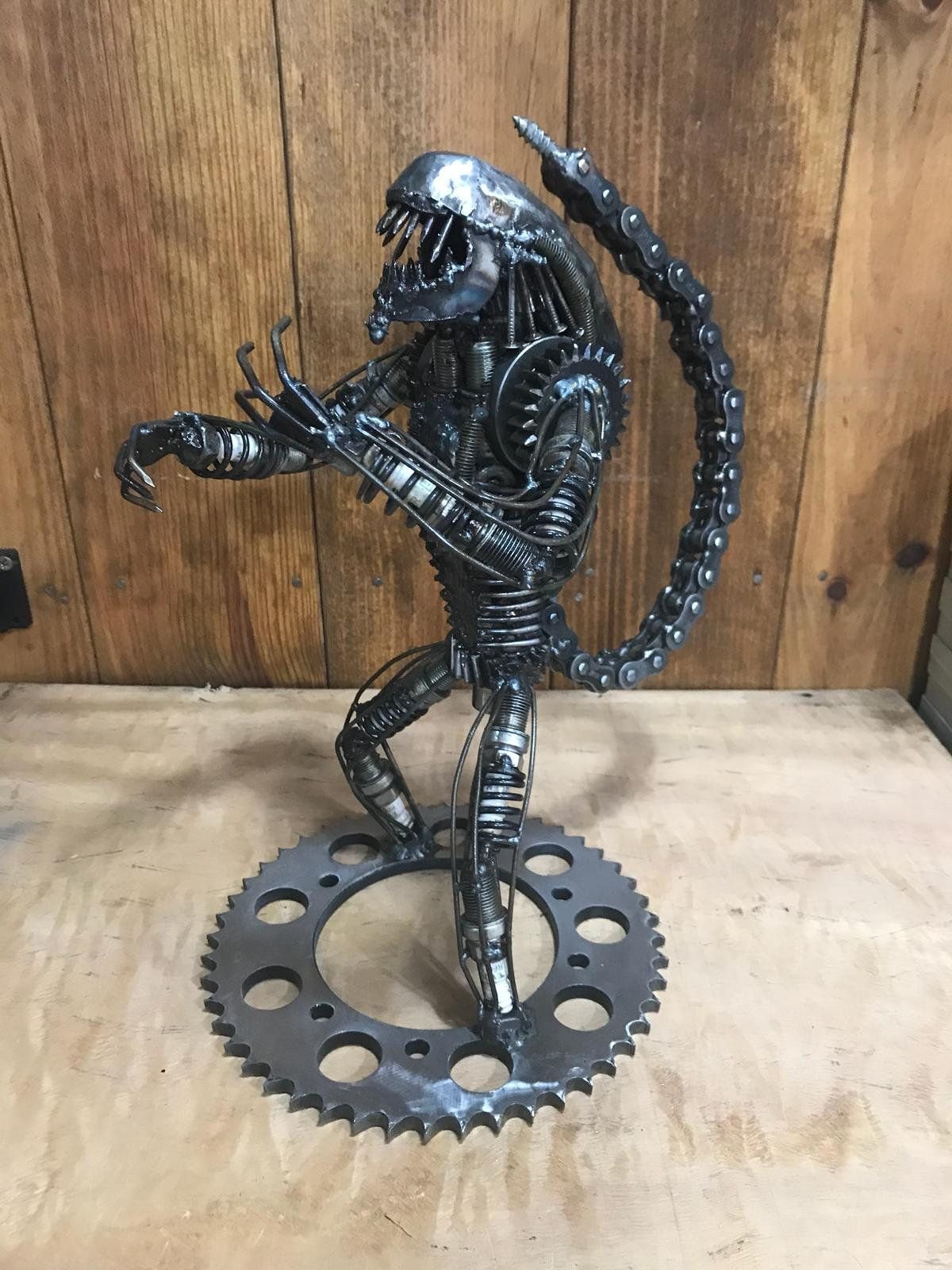 Сварные фигуры из металлолома