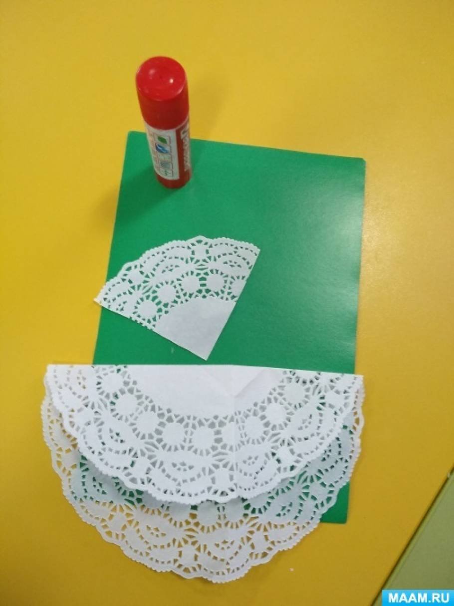 Поделки из ажурных салфеток платья