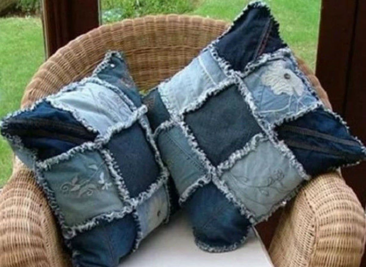 Шьем вещи старые вещи. Подушка Rag Quilt Denim. Подушка из джинсов. Из старых джинсов. Рукоделие из старых джинс.