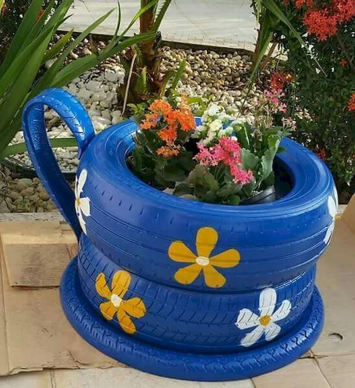 Кружки из шин для сада
