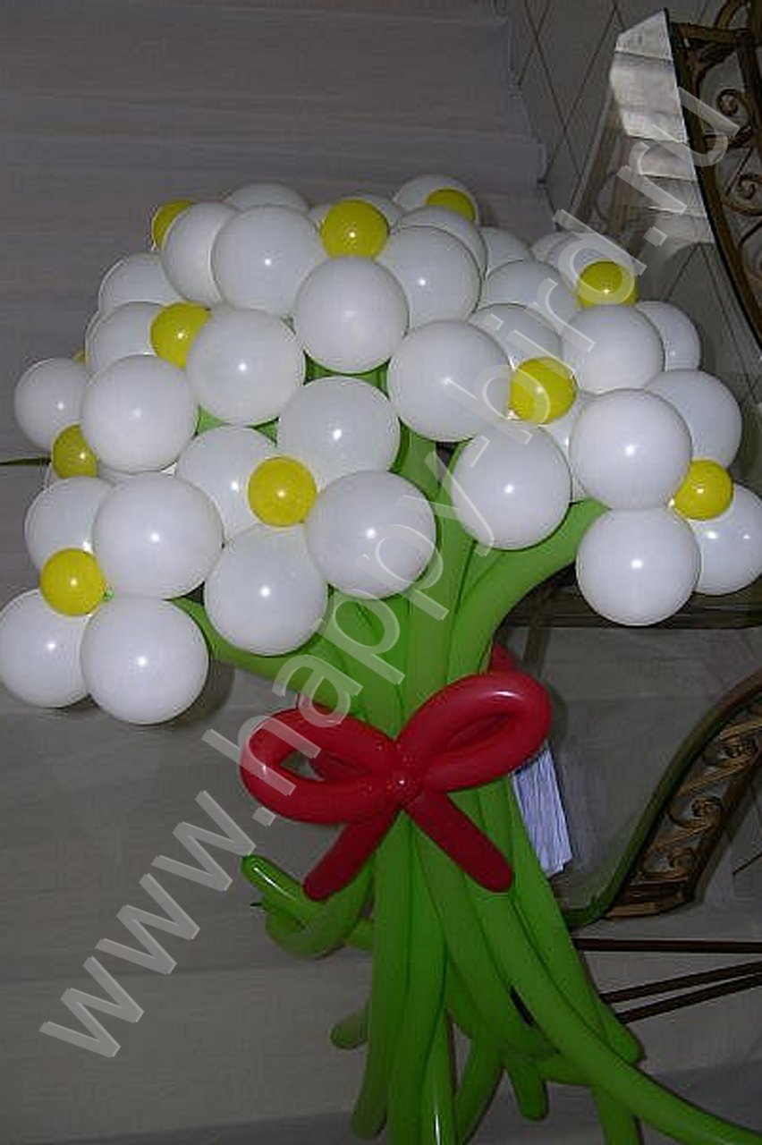 Ромашка из круглых шаров