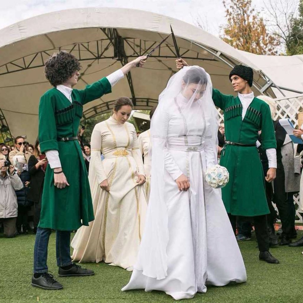 Абхазское национальное свадебное платье