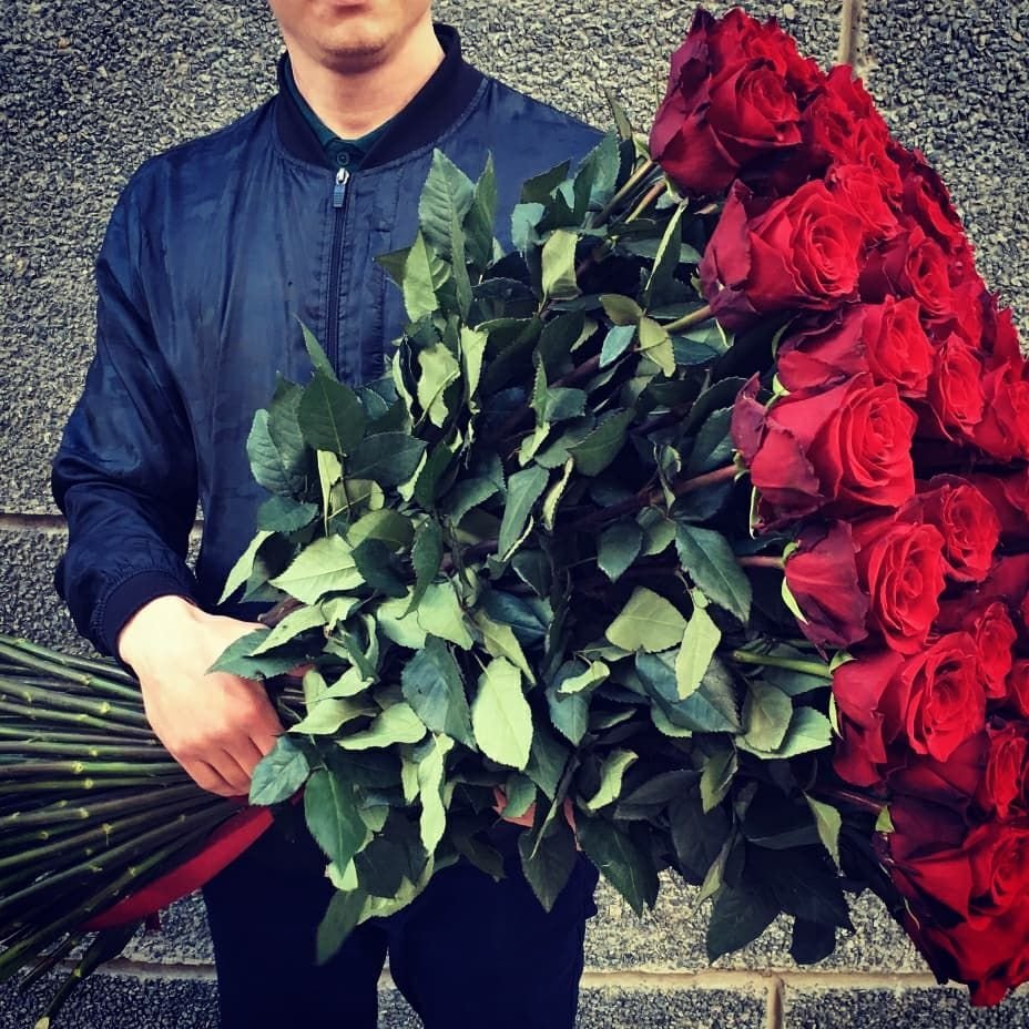 Длинные цветы в саду