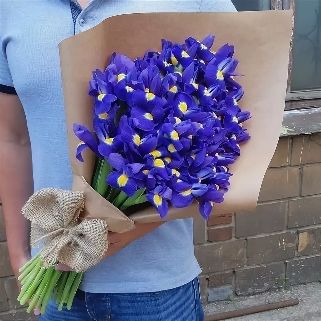 Букет синих ирисов