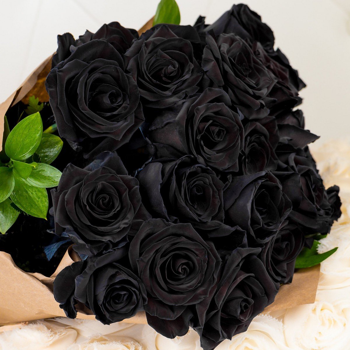 Цветок с черными цветами