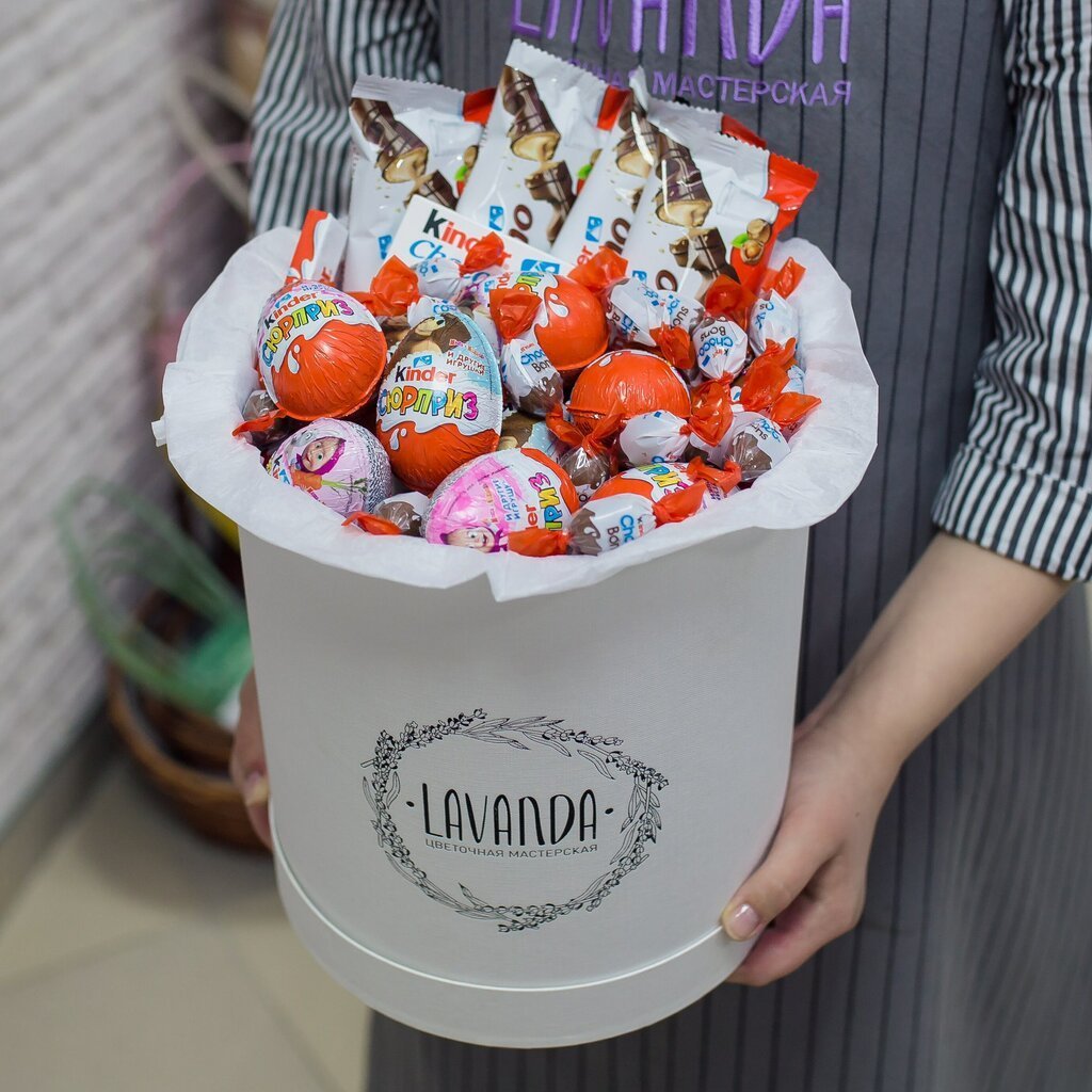 Шляпная коробка со сладостями