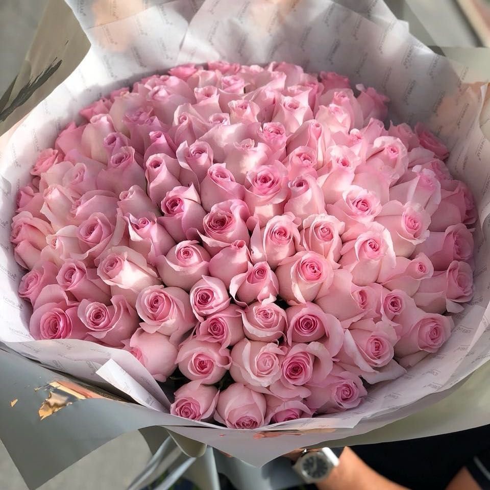 Большой букет цветов роз