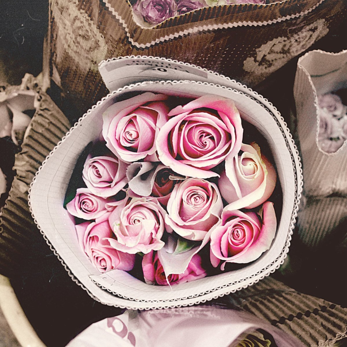 Букет роз из двух цветов