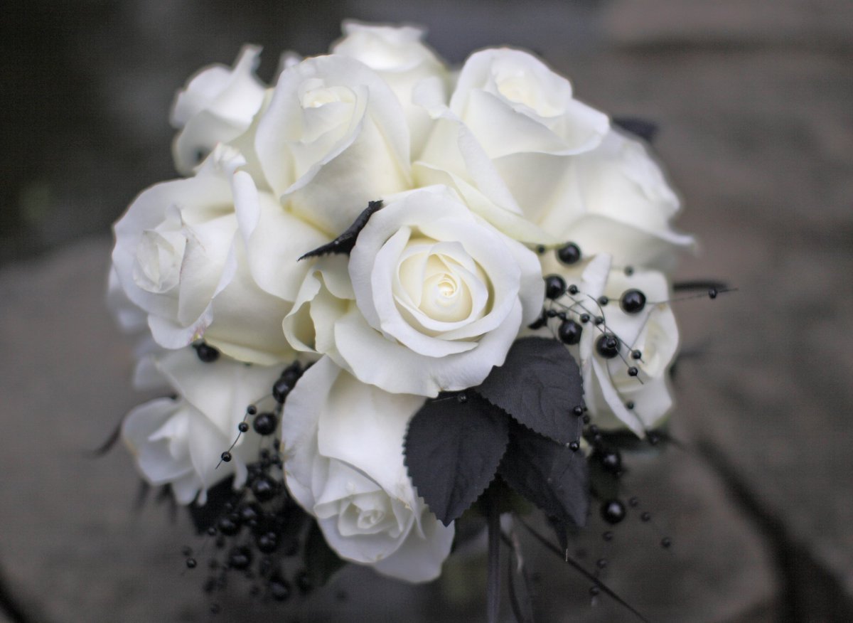 Букет невесты черные розы