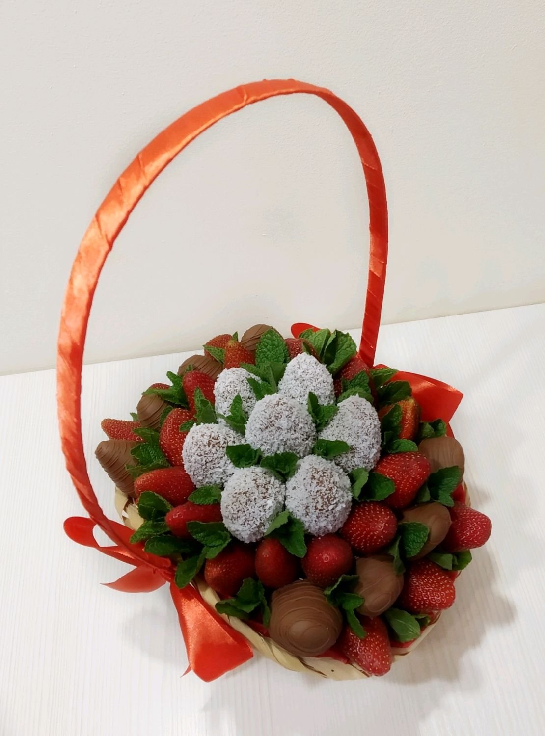 Корины с клубникой в шоколаде