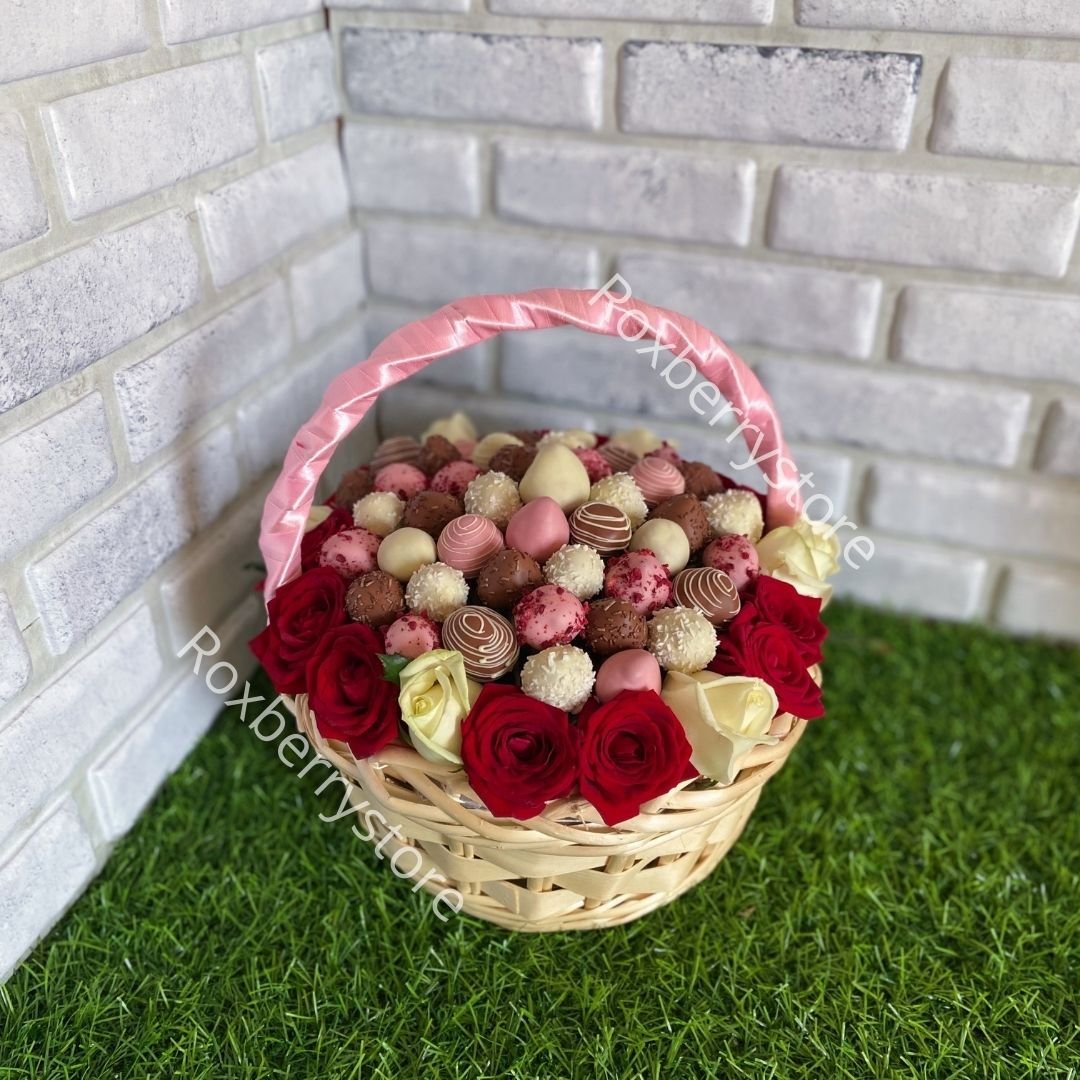 Корзина из фруктов и цветов