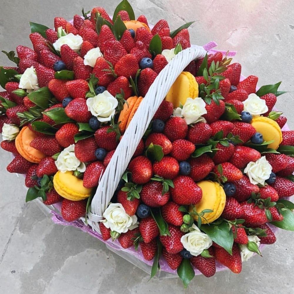 Корзина из клубники