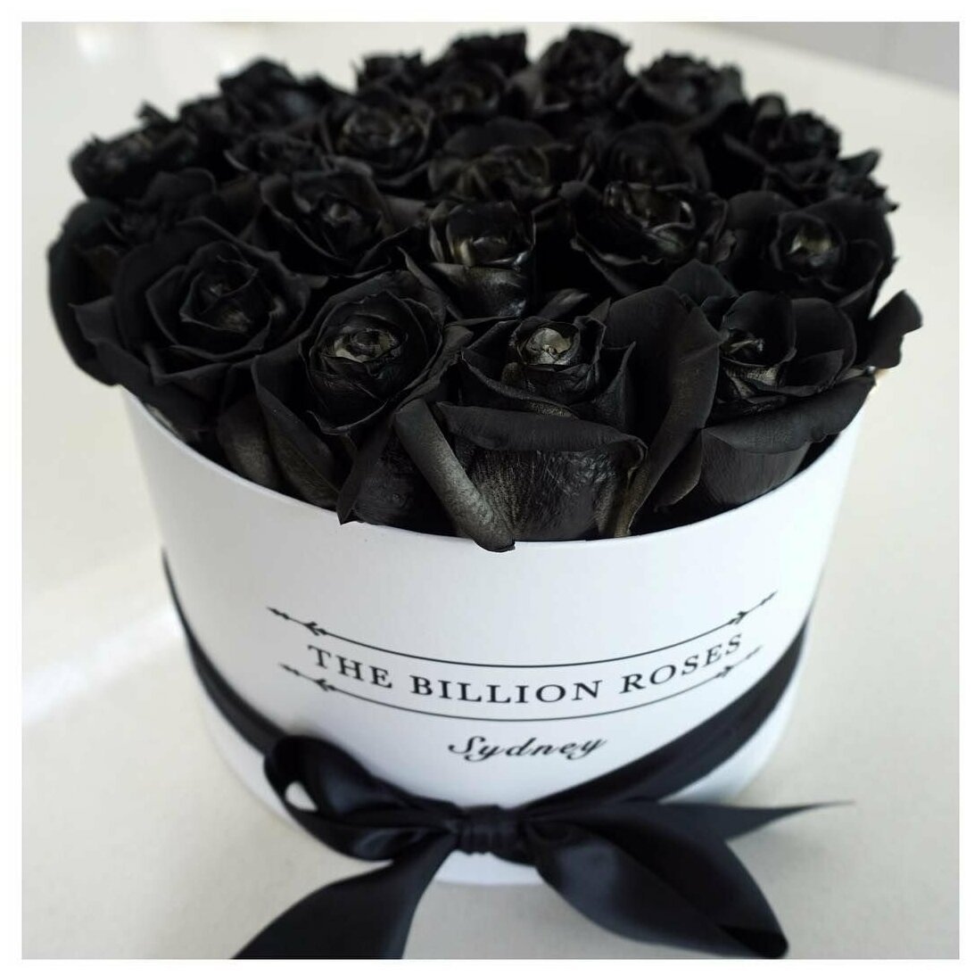 Большой букет черных роз