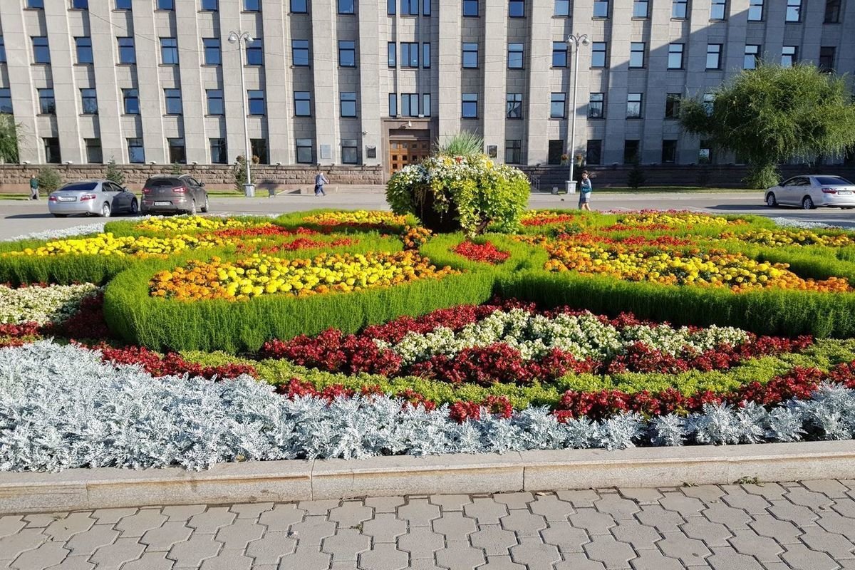 Цветник г Иркутск сквер Кирова