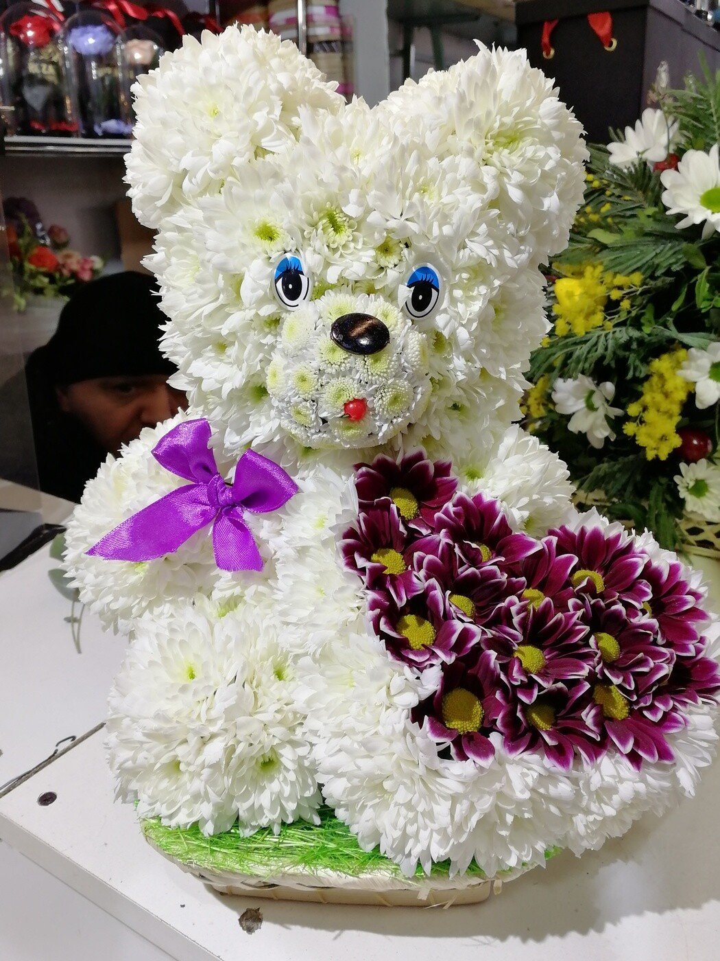 Медведь из цветов