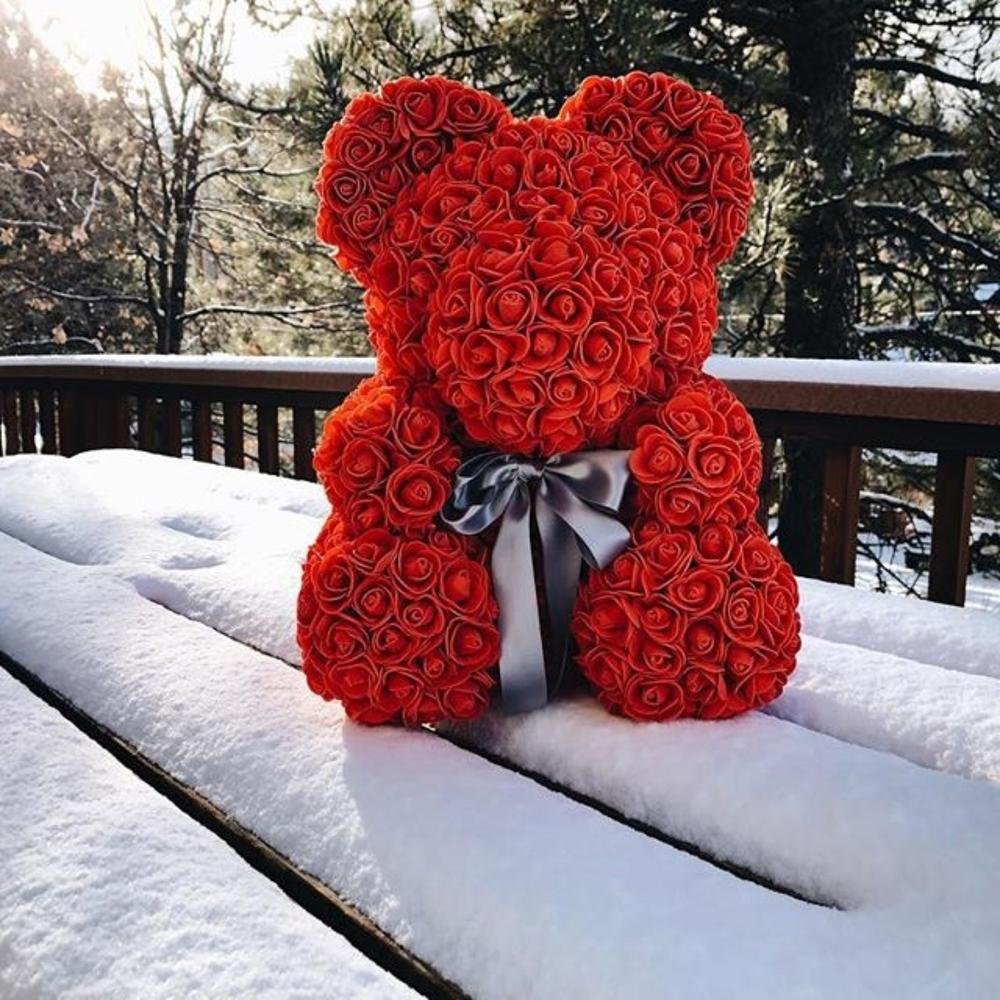 Мишка из роз красный