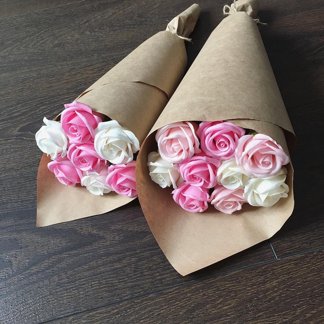 Мыльные розы в крафт бумагу