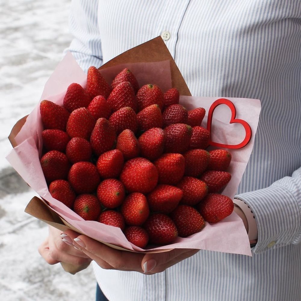Love из клубники