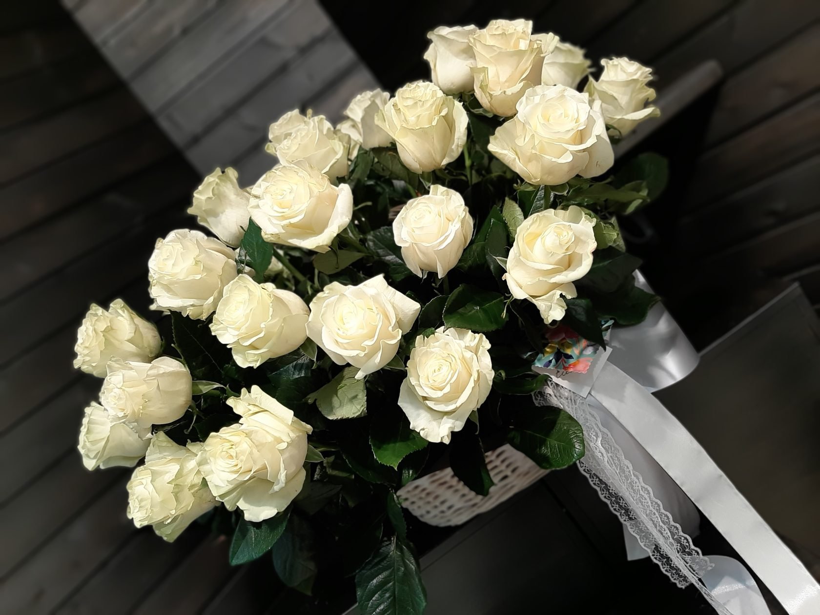 К чему снится букеты роз женщине. 35 Роз Мондиаль. Букет белых роз фото. Шикарный букет белых роз. Букет из белых роз.