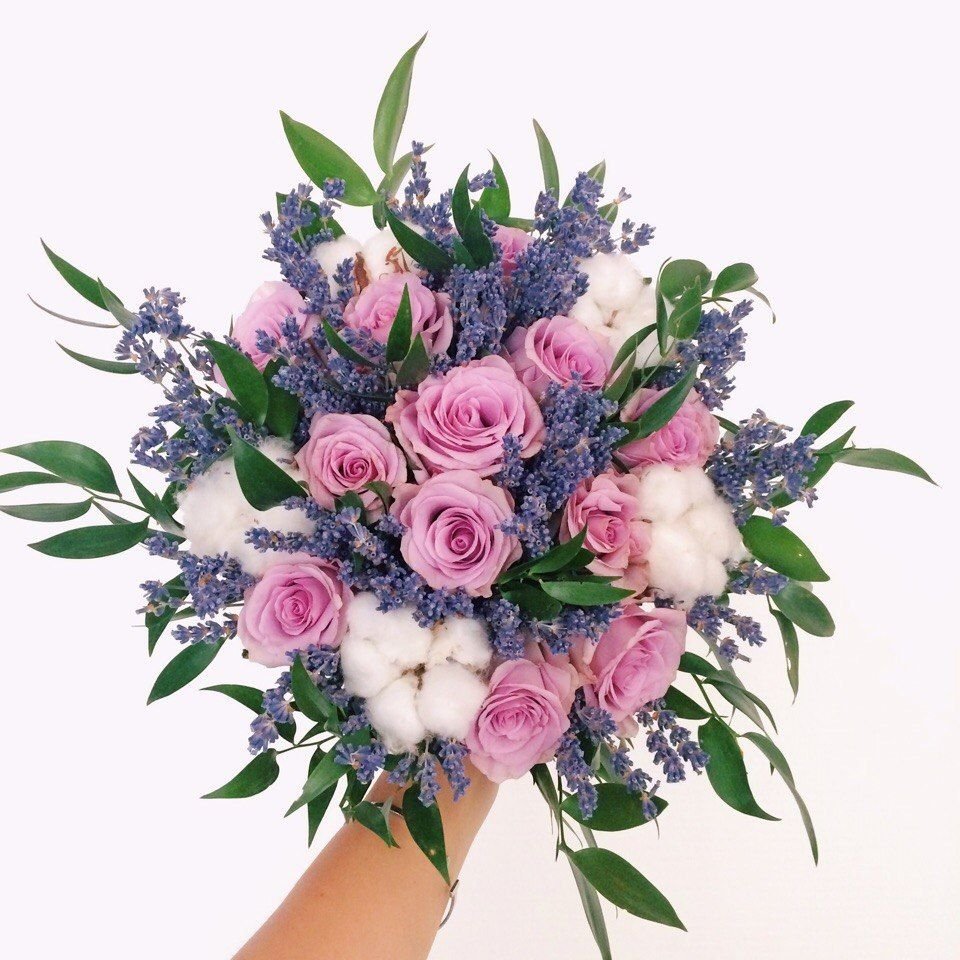 Розы с лавандой букет