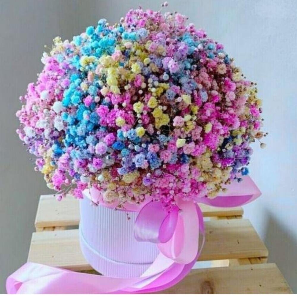 Мелкие разноцветные цветочки в букете