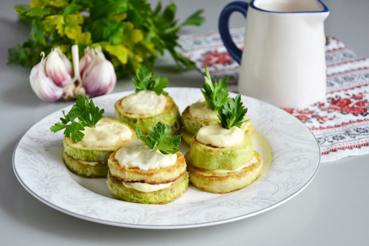 Жареные кабачки с чесноком