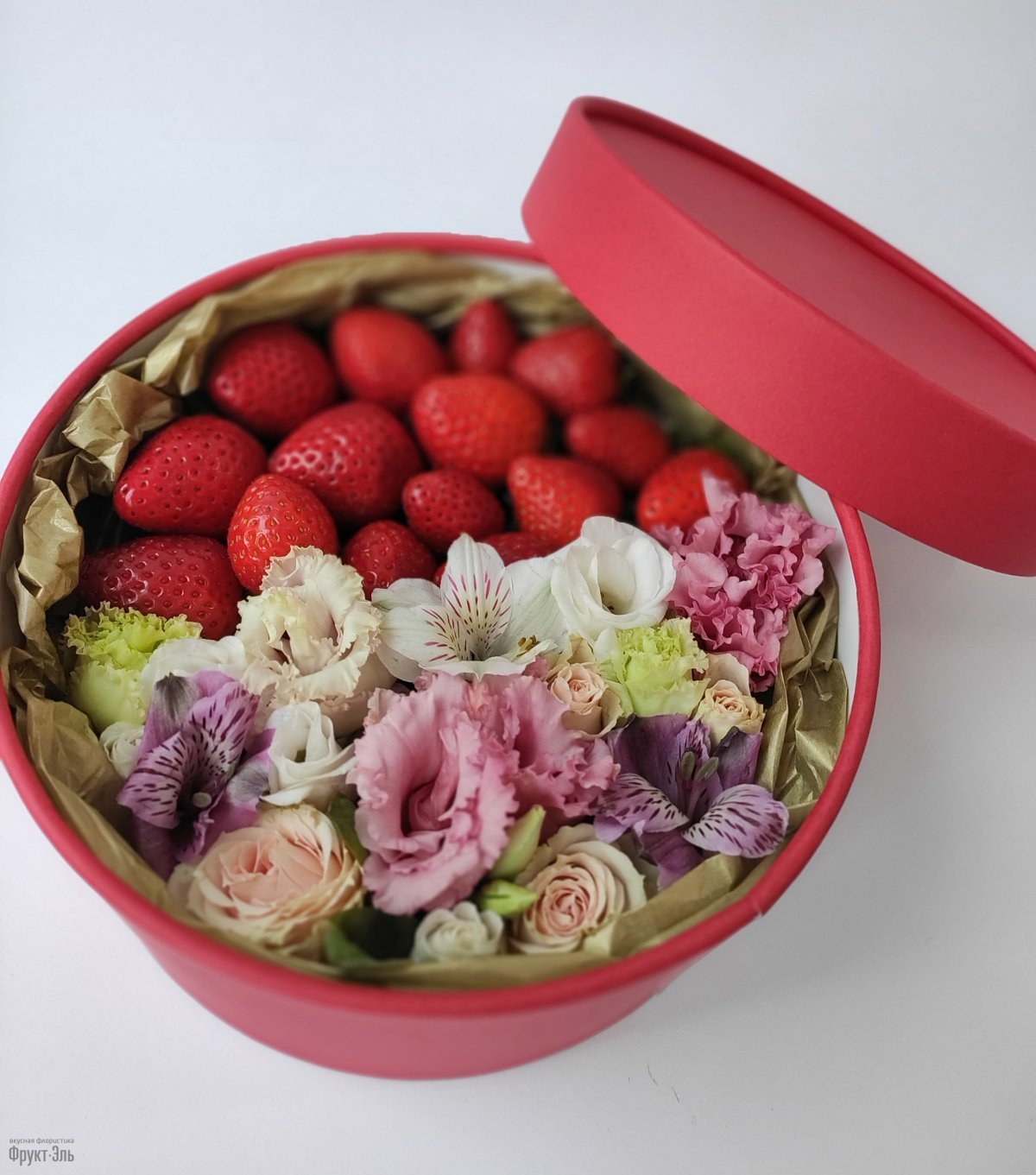 Коробочка с клубникой