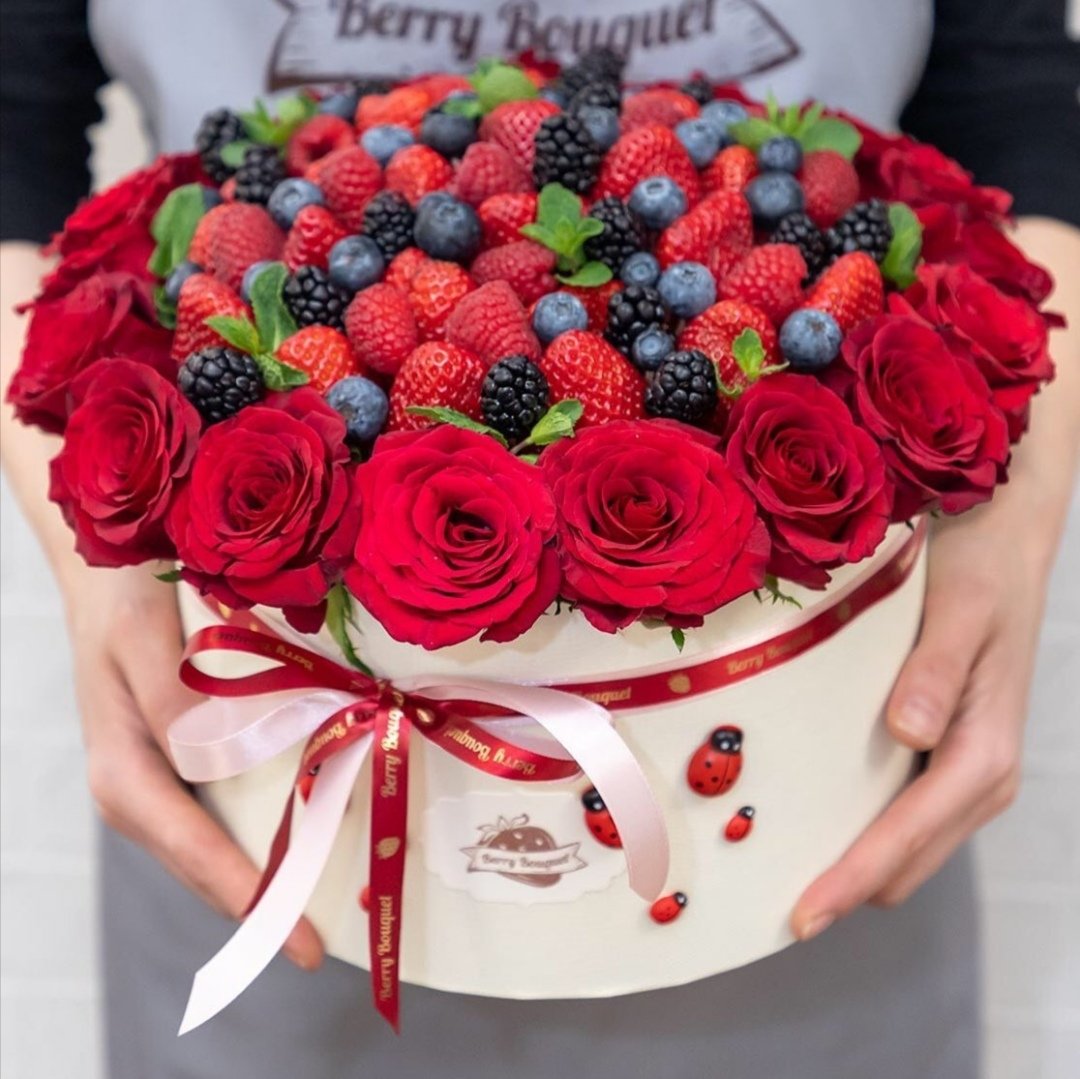 Фруктовые букеты в шляпных коробках