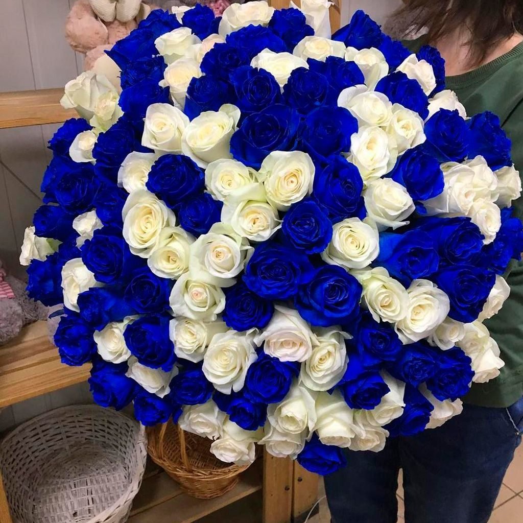 Букет синих роз