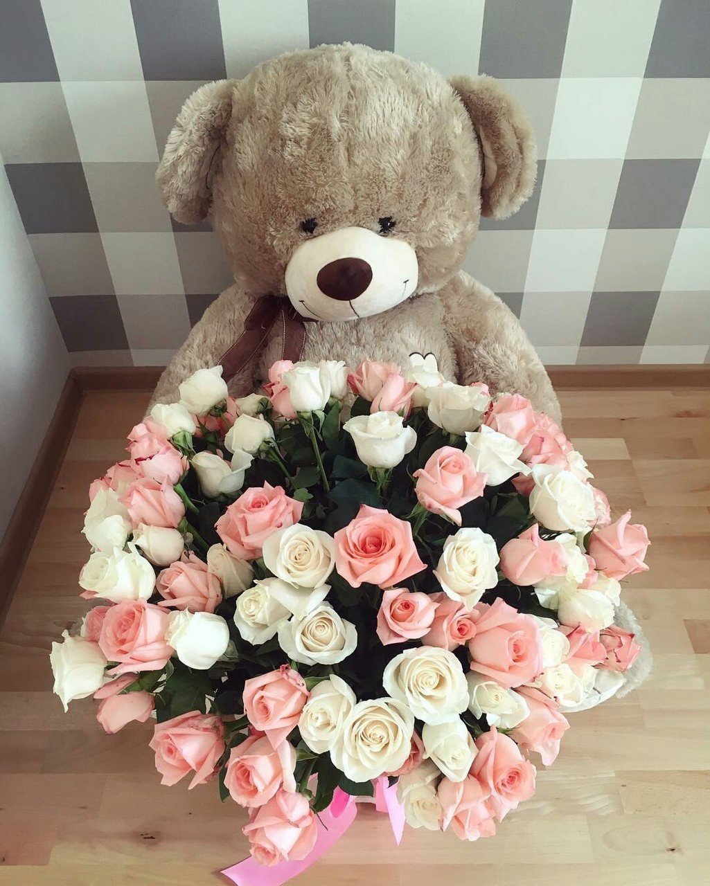 Мишка и цветы