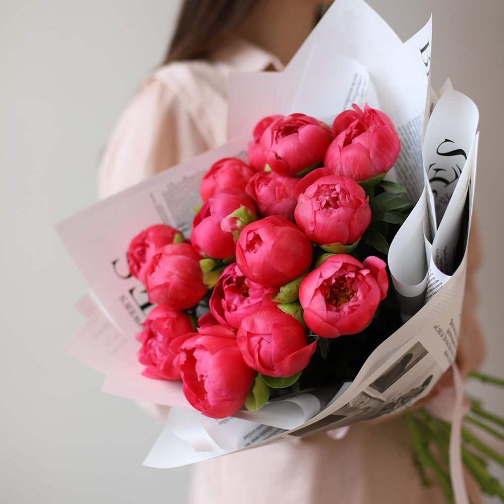 Коралловые пионы букет