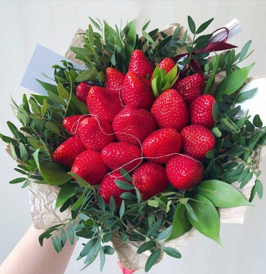 Букет с клубникой